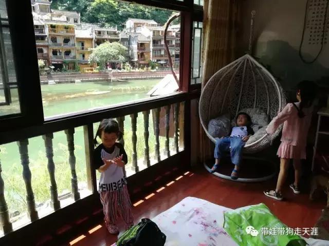 开着房车去遛娃,开着房车带狗狗出去玩