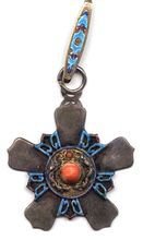 一枚小小的徽章让所有人刮目相看,一枚徽章可以看见另一个世界