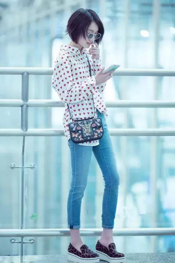 周冬雨burberry最新照片,burberry全球形象大使