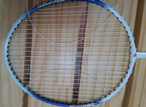 羽毛球拍穿线方法及视频,羽毛球拍穿线如何跟穿线师说