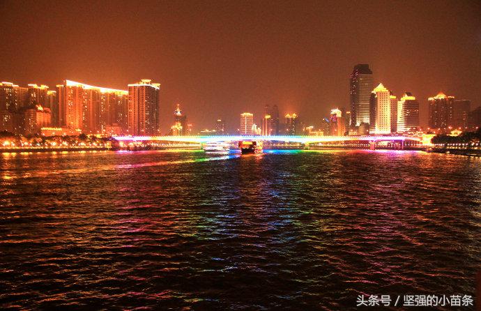 小蛮腰附近珠江夜游,广州珠江夜游坐轮船看小蛮腰