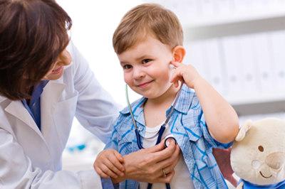 宝宝睡觉踢被子是什么原因,小孩睡觉踢被子原因