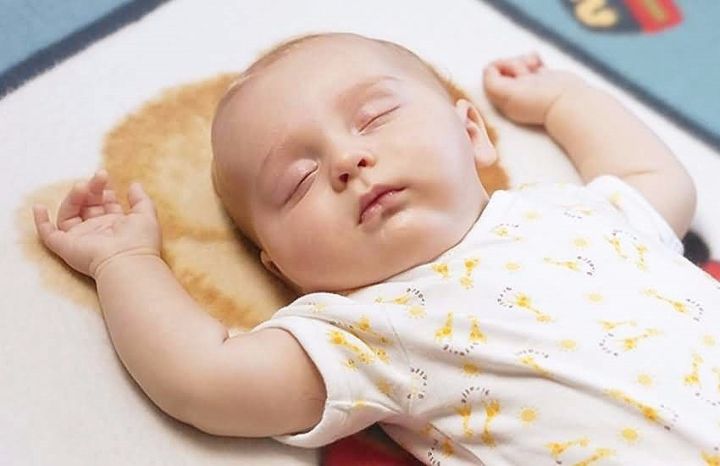 一岁宝宝爱出汗是体虚还是缺钙,宝宝睡觉出汗是不是因为热