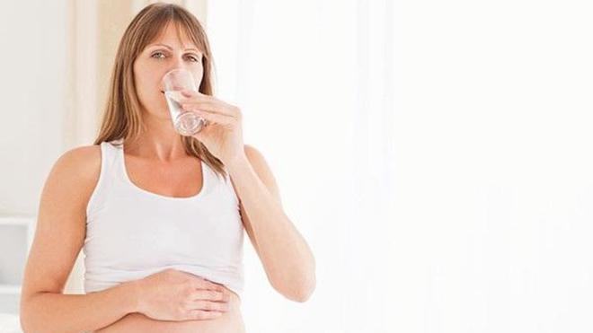 刚怀孕吃叶酸片对胎儿有哪些好处,怀孕期间吃叶酸片可以补充叶酸吗