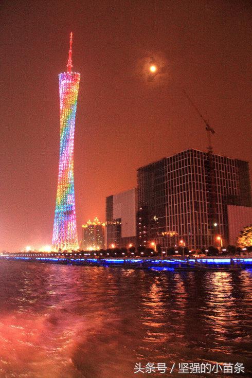 小蛮腰附近珠江夜游,广州珠江夜游坐轮船看小蛮腰