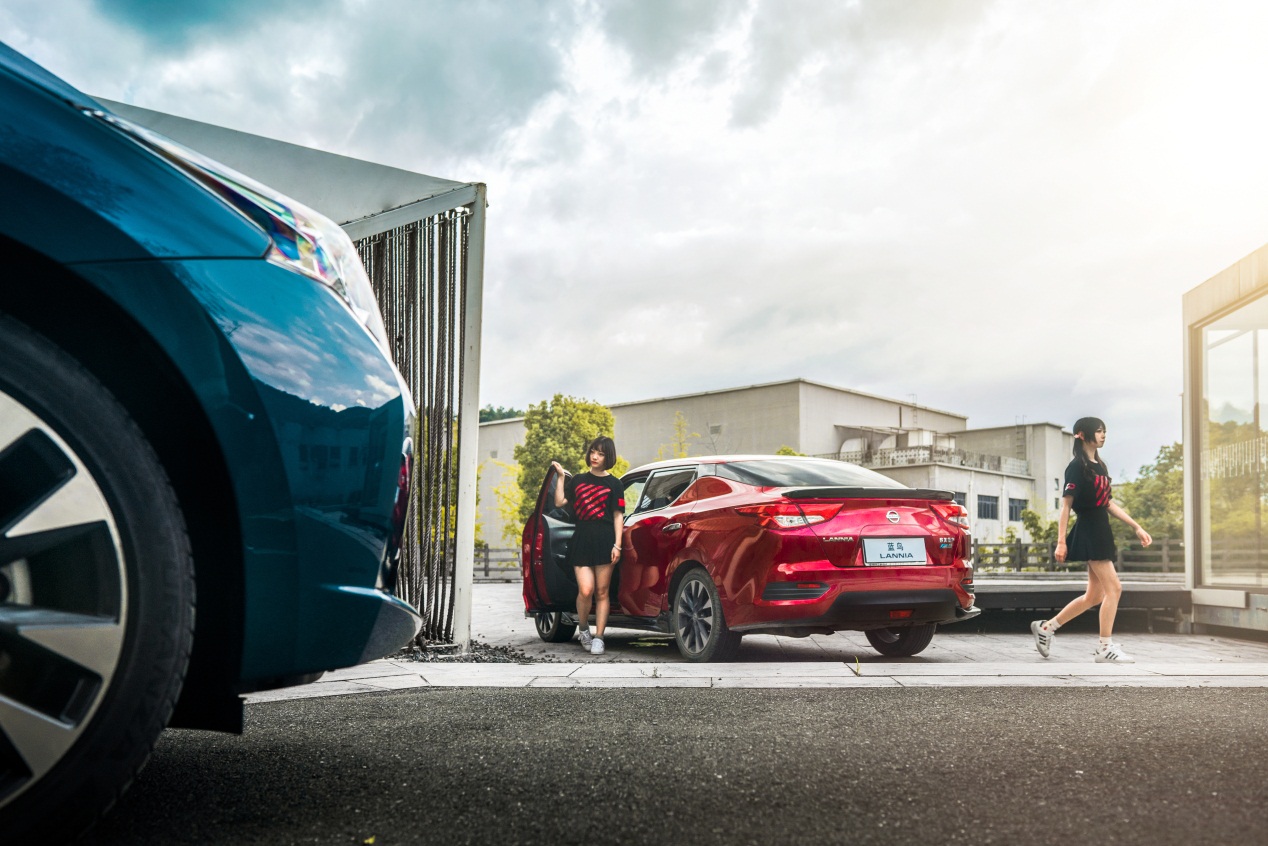 东风日产蓝鸟2020款测评,试驾2020款日产蓝鸟手动精致版