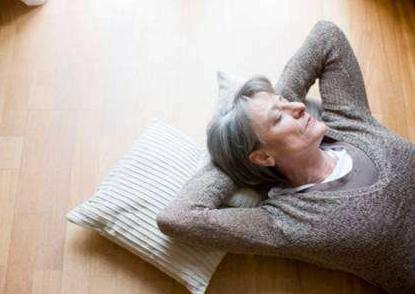 世界更年期关怀日：关注家人的更年期症状爱请别互相伤害