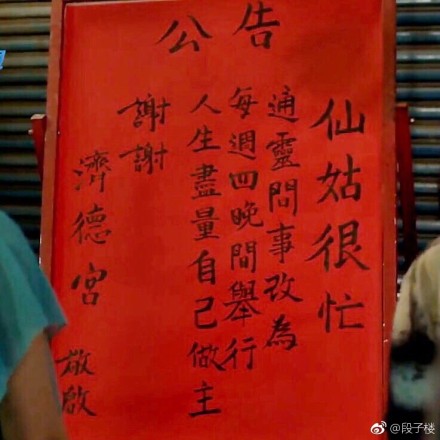 朋友圈晒旅行照的女生,美女朋友圈晒旅游照