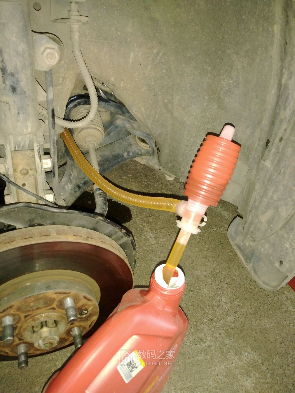 更换手动变速箱油最好的方法,汽车保养与维修更换自动变速箱油