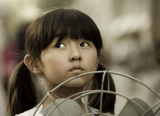 张子枫帮助王俊凯,张子枫拥抱教学