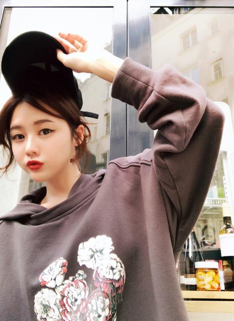 艺人们看angelababy的眼神,为什么明星流行平胸