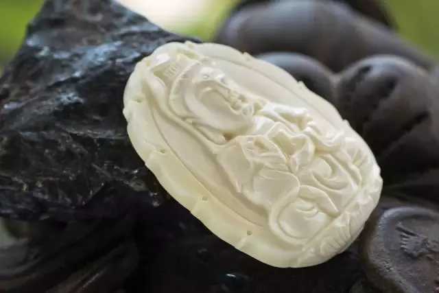 蜜蜡的种类及图片介绍,蜜蜡的种类及价值及图片