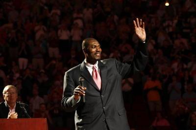 马布里汶川捐款,马布里为中国捐钱