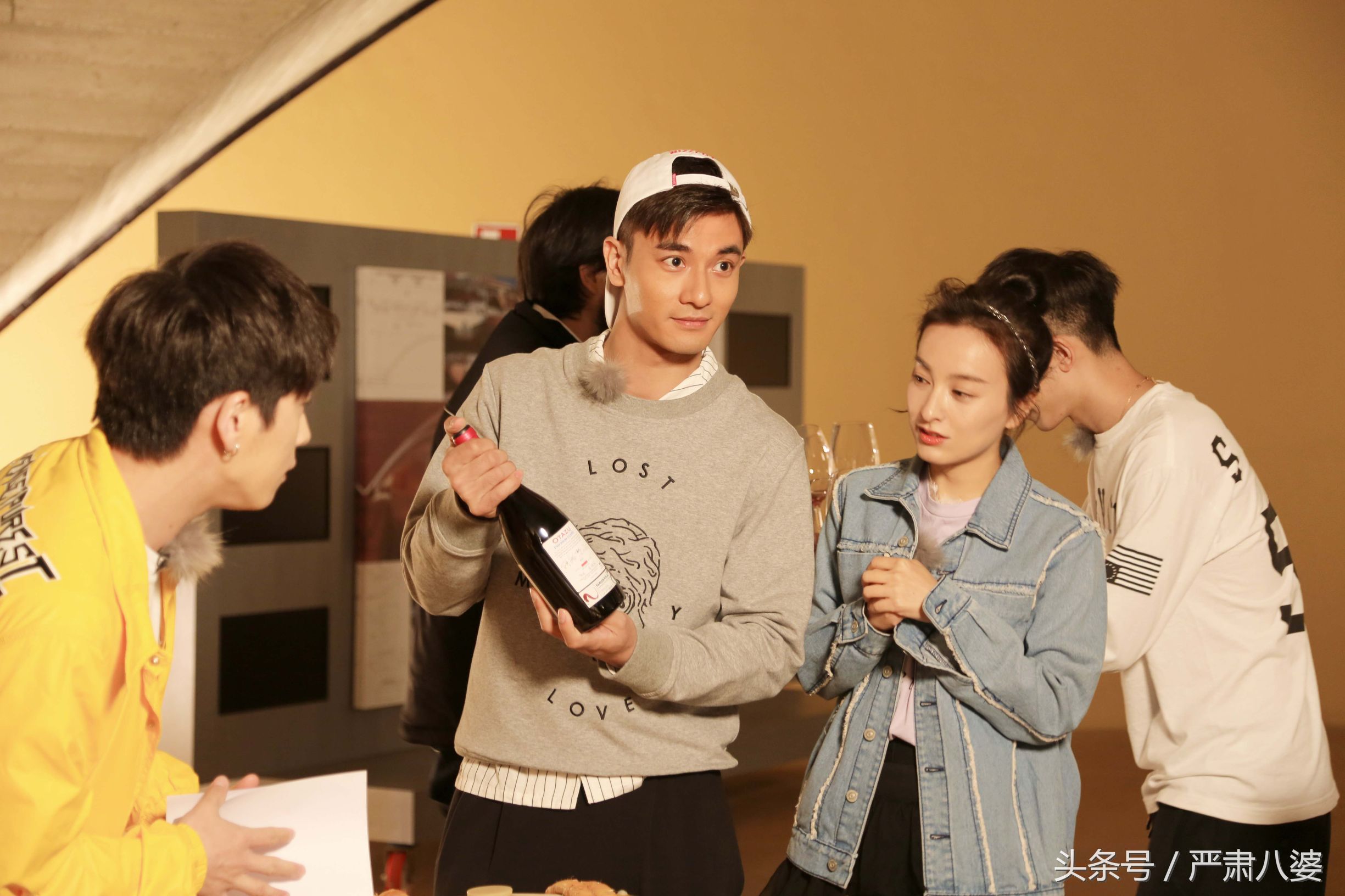 《遇见足球城》酒庄调酒郑凯勇做“前锋”示范队友