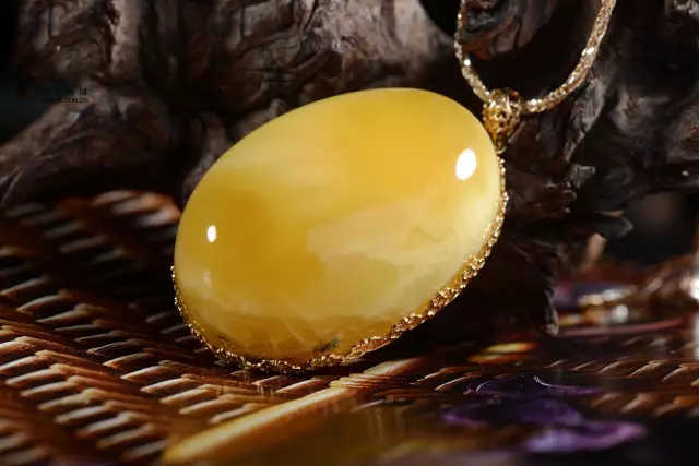 蜜蜡的种类及图片介绍,蜜蜡的种类及价值及图片