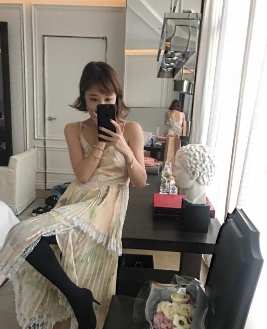 艺人们看angelababy的眼神,为什么明星流行平胸