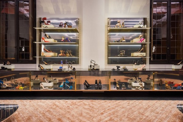 意大利奢侈品销售排行榜最新,意大利奢侈品在国内销售额