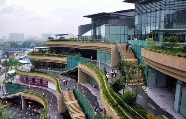 购物中心绚丽屋顶,有特色的购物中心空间设计