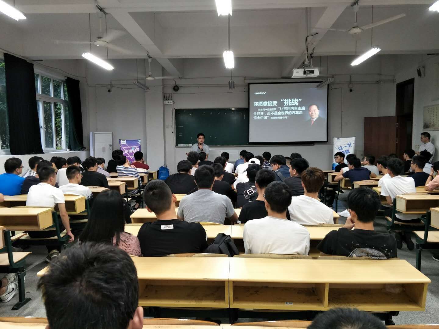 10多家上市企业盯准温职院毕业生陆续进校选“千里马”