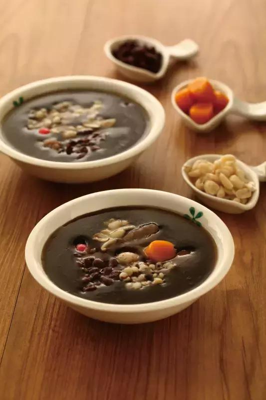 草粿跟烧仙草凉粉龟苓膏的区别,凉粉龟苓膏烧仙草分别用什么做的