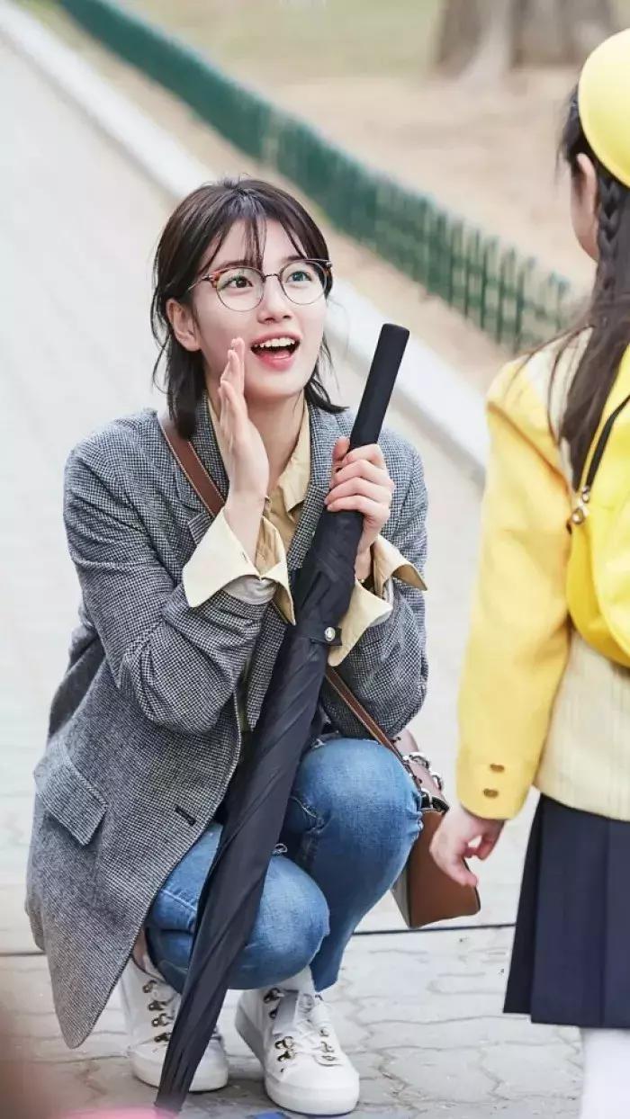 时尚的人戴什么眼镜好,时髦的人都在穿些啥