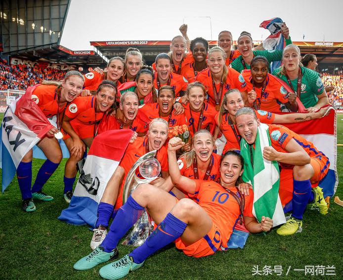 荷兰女将双双当选世界最佳，女足崛起，男足没落，情何以堪？