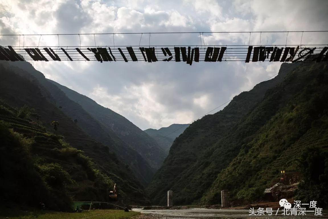 “鹿晗”在泥坑，妈妈在远方，你习以为常的幸福对他们却遥不可及