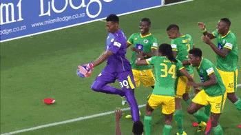 罕见门将读秒倒钩进球,门将读秒倒勾