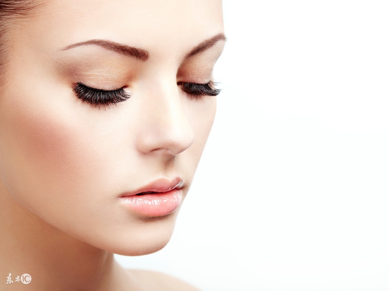 脸上发红有红血丝很严重怎么办,一激动就脸上长红疹