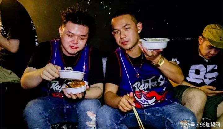 继煎饼后又一小吃出走国门，驴肉火烧米兰开店竟获千万投资！