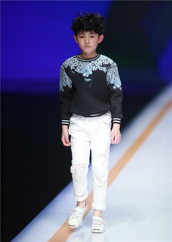 亲子装高颜值女神刘嘉带你感受奥运精神