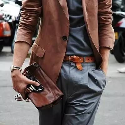 成都男人骚不骚,请看他的包