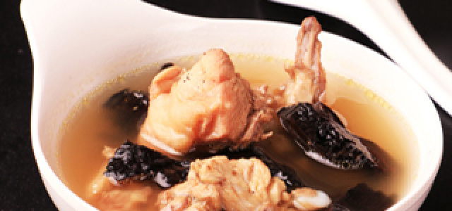灵芝花胶煲鸡汤广东,灵芝煲鸡汤做法广东