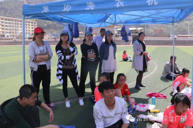 阳光校园快乐足球,阳光足球快乐体育视频