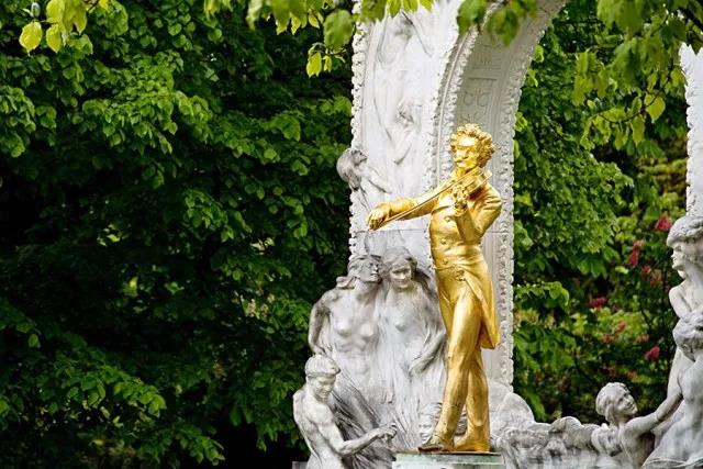 听蓝色多瑙河想到的情景,听了那么多年的青花瓷