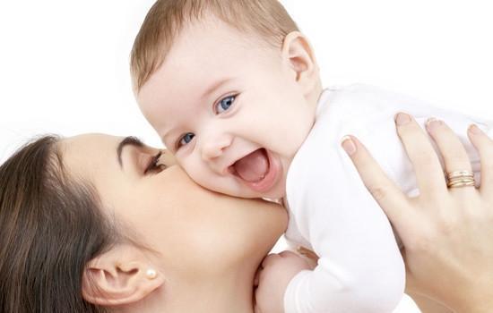 肚中一天胜过人间无数？晚产该不该催生