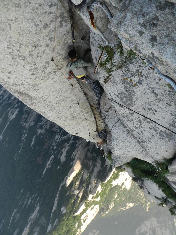 最吓人的十大旅游景点中国,玉屏山玻璃栈道特效吓人视频
