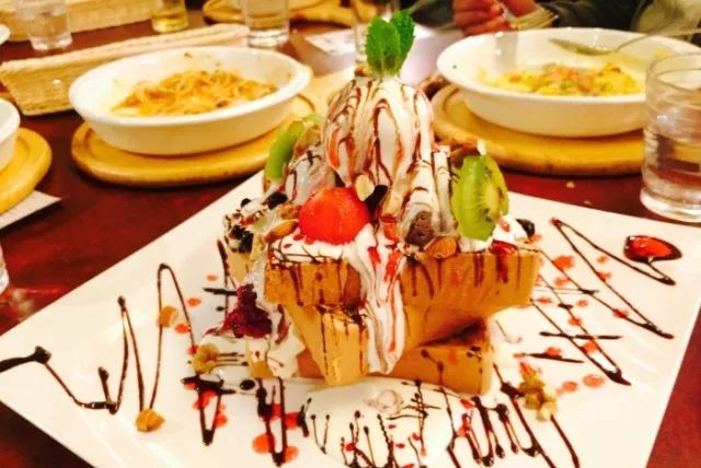 广州岗顶美食街,岗顶地铁口美食街