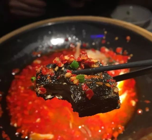 广州岗顶美食街,岗顶地铁口美食街