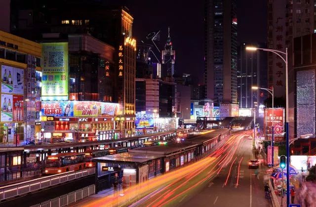 广州岗顶美食街,岗顶地铁口美食街