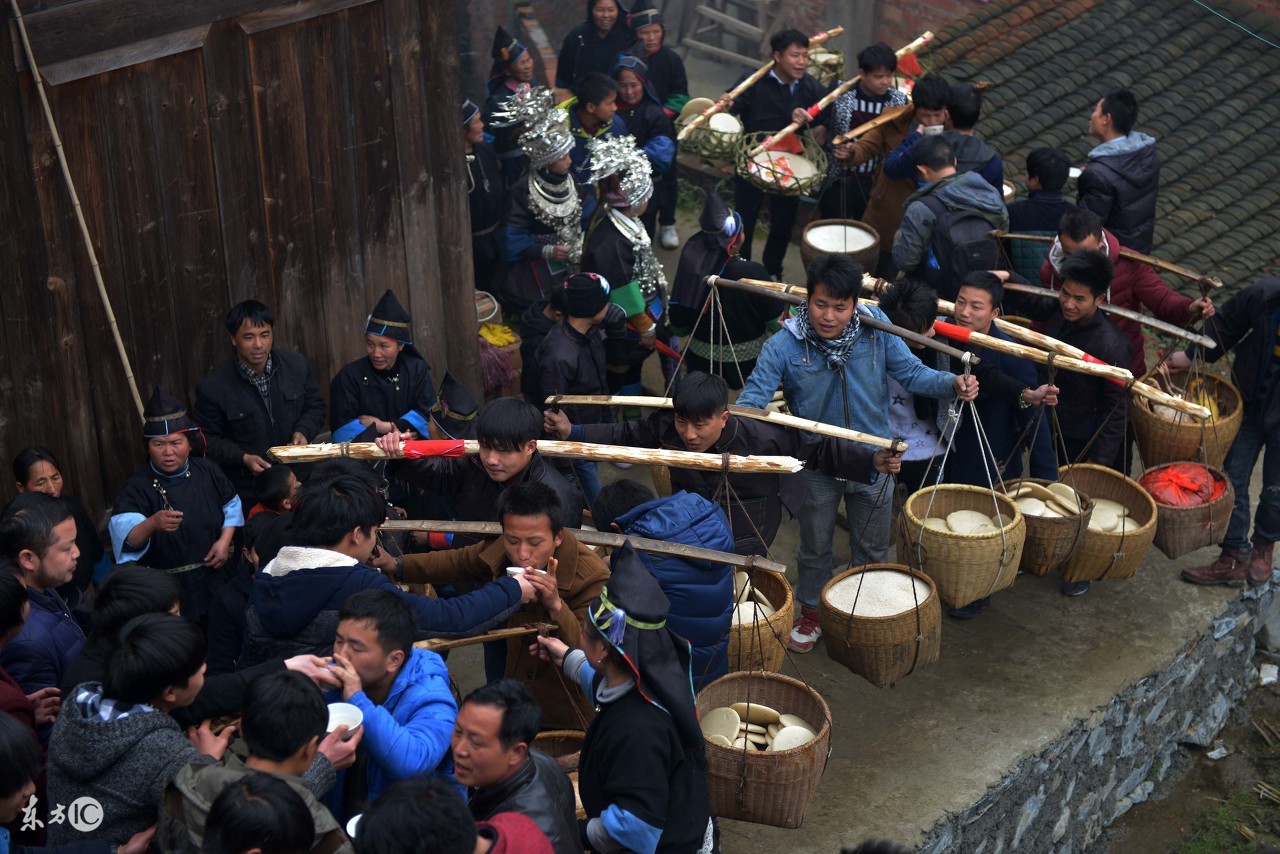 苗族人的礼节有什么讲究,凯里苗族姑娘出嫁是怎样礼节