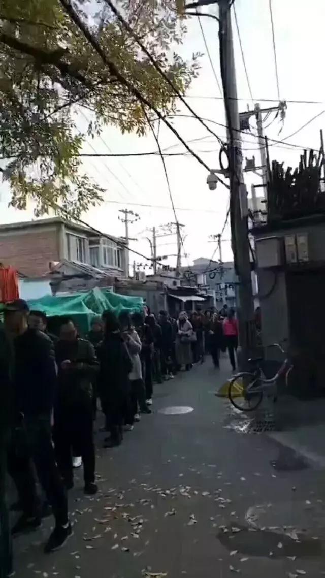 广场舞大妈都找到兼职工作,北京广场舞大妈跳舞视频