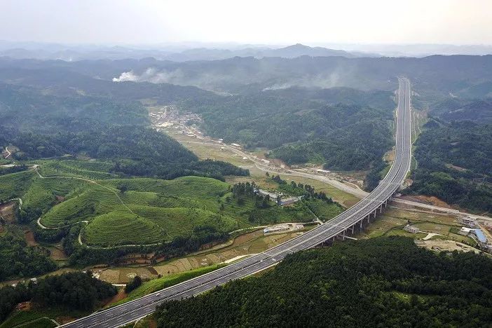 花安高速花溪段,花安高速沿途景区