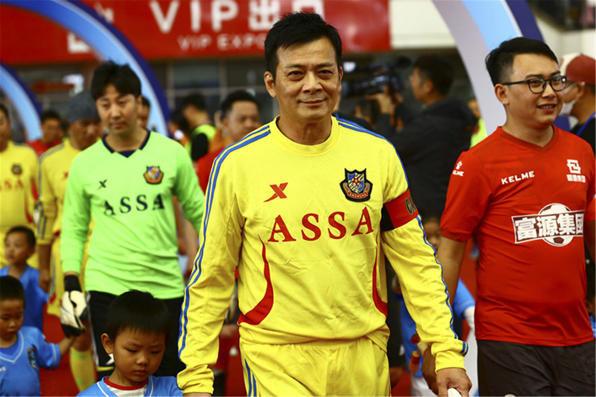 香港明星足球队公益赛宝鸡,香港明星足球队深圳公益赛实况