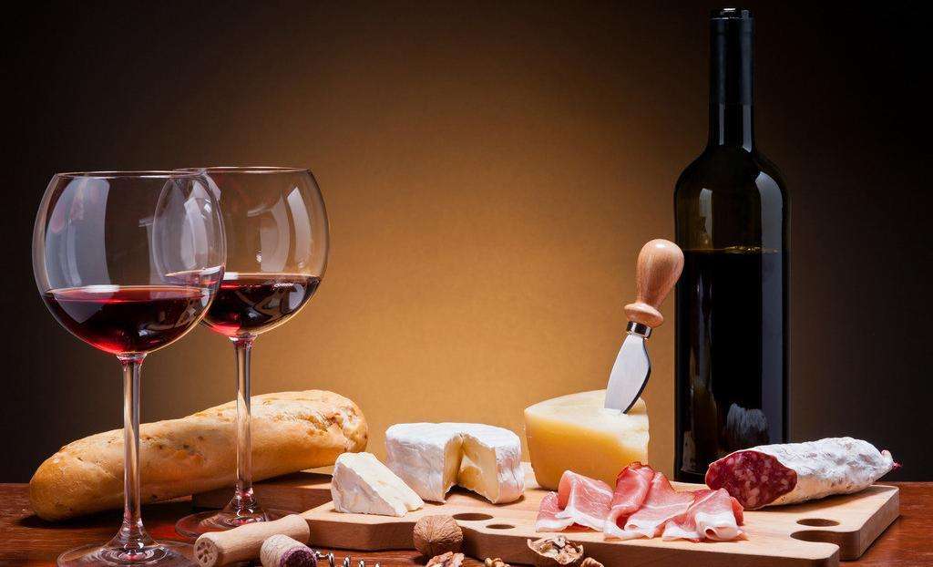 怀孕喝红酒影响胎儿畸形吗,怀孕喝红酒会导致流产吗