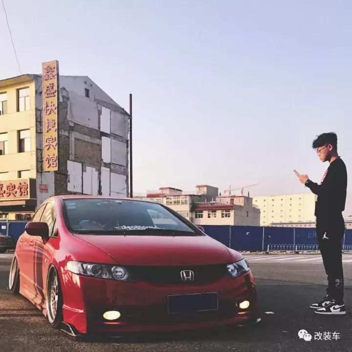 哪一年的8代思域适合改装,本田思域越来越帅