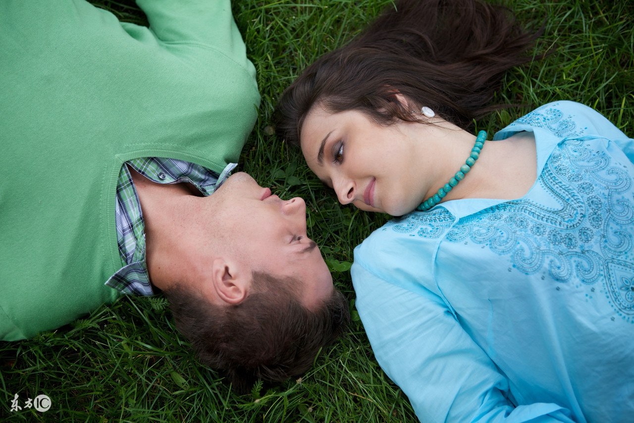 当女友生气时该怎么办,女友生气了怎么办怎么哄她