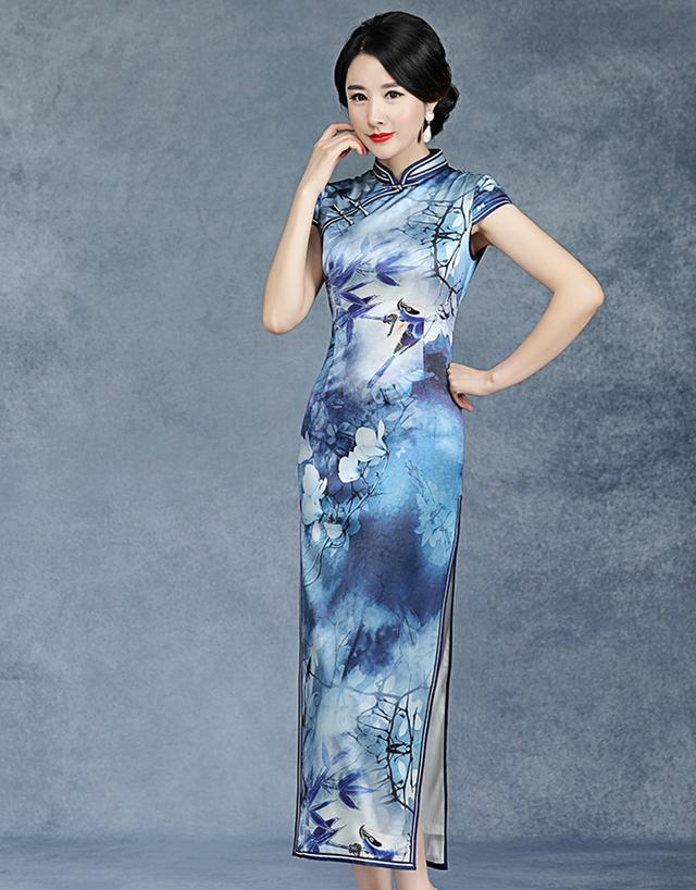 一袭旗袍显示柔美,真丝旗袍最能体现女人的优雅高贵