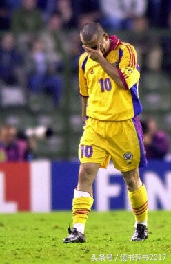 当足球里面的假摔成为一门功课,足球比赛如何判断禁区内是否假摔