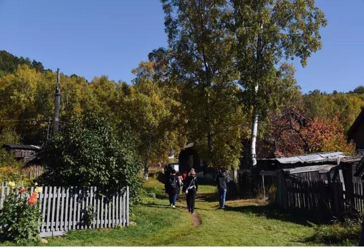 坐火车穿越俄罗斯西伯利亚,欧洲火车途经小镇